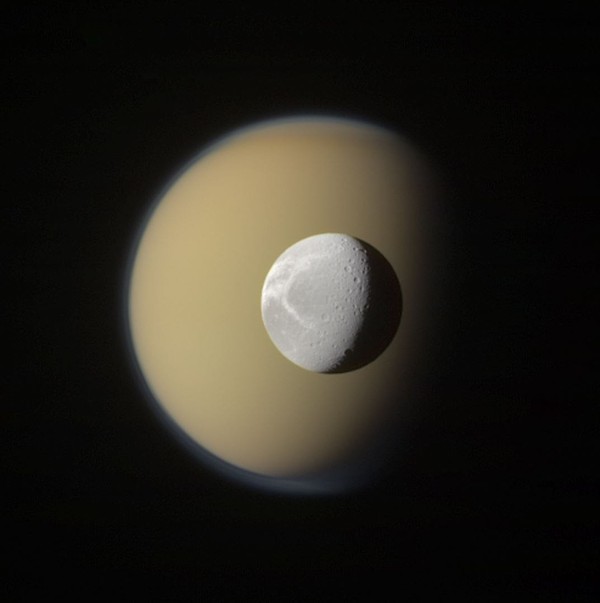 Транзит Дионы по диску Титана