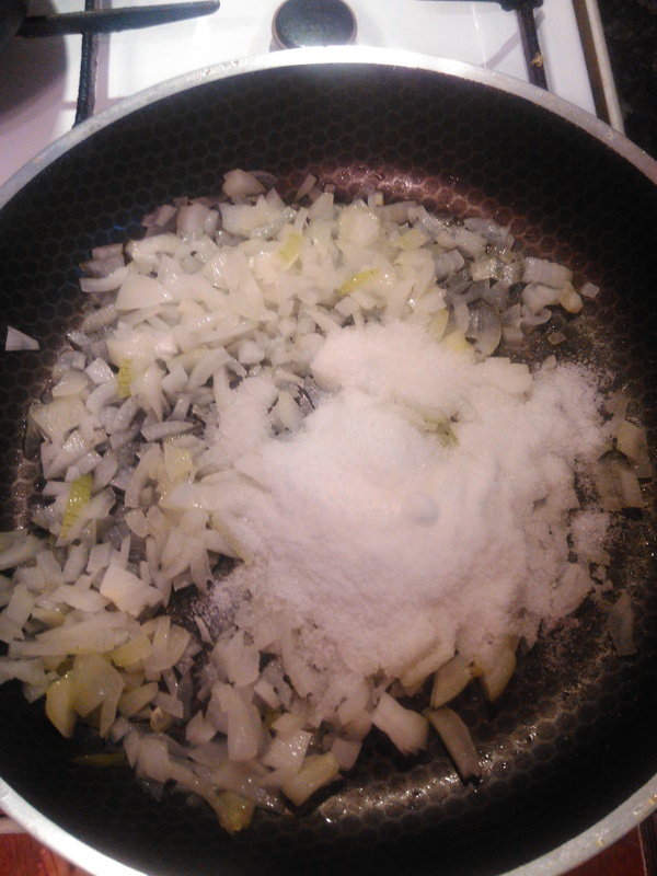 Они говорили посоли лук:)