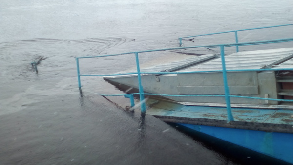 A semi-submerged boat pollutes the river - Boat, My, Kama, Flooding