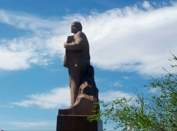 Communism - exhibitionism - Revolution, Lenin monument