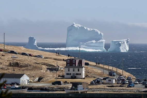 An iceberg ran aground near the Canadian island of Newfoundland - Iceberg, Canada, Newfoundland, Travels, Longpost