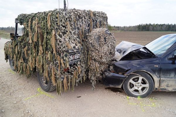 Oh sorry, we didn't see you. - Auto, , Road accident, Camouflage