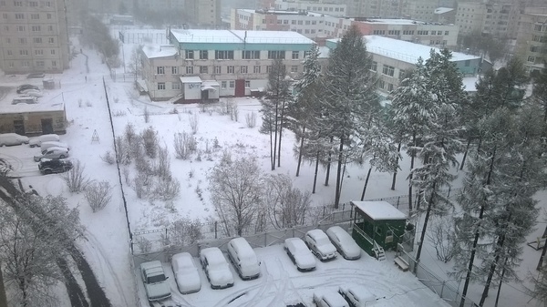 Spring! Spring! - it’s too early to chirp, Winter-old woman fights zealously with Spring, fights ... screams stubbornly. And pours white manna from the sky. - My, Spring, Snow, Summer is coming, Blizzard, Neryungri, Yakutia