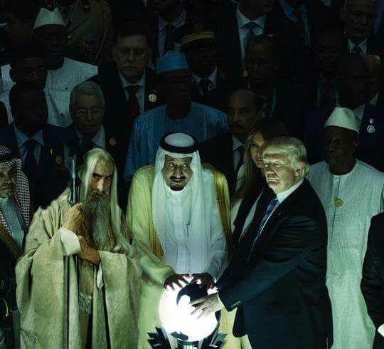 Someone photoshopped Saruman to Trump's photo... And everything looks quite normal... - Trump, Photoshop master, Donald Trump, Saruman, Joke, Humor, Politicians