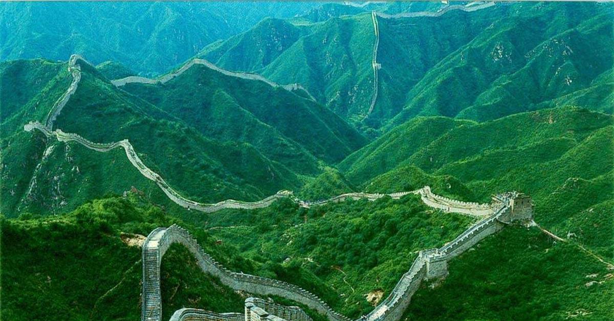 Протяженность великой китайской равнины. Семь чудес света китайская стена. Великая китайская стена на равнине. Культурный ландшафт Великая китайская стена. Великая китайская стена террасирование гор.