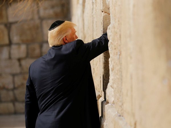 Trump zipped straight into the Wailing Wall - Donald Trump, Politics, Jokes for three hundred