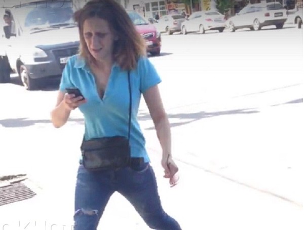 В Воронеже водитель маршрутки на остановке избил пассажирку