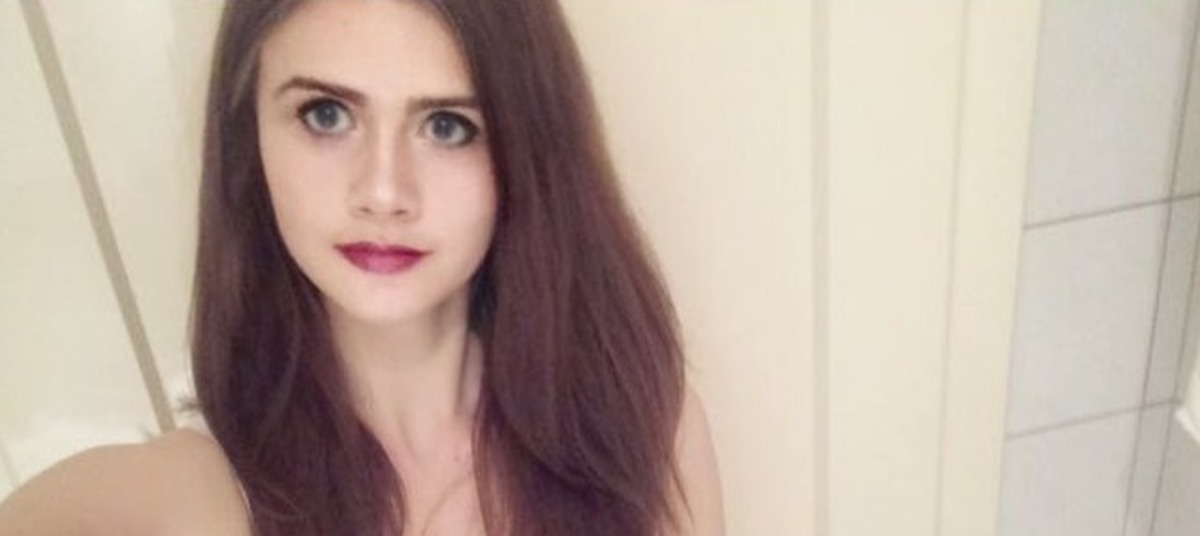 18-летняя целка ищет покупателя своей девственности в интернете фото