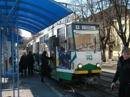 Tram passenger kicked out for refusing to give up his seat - Tram, Conductor, Conflict