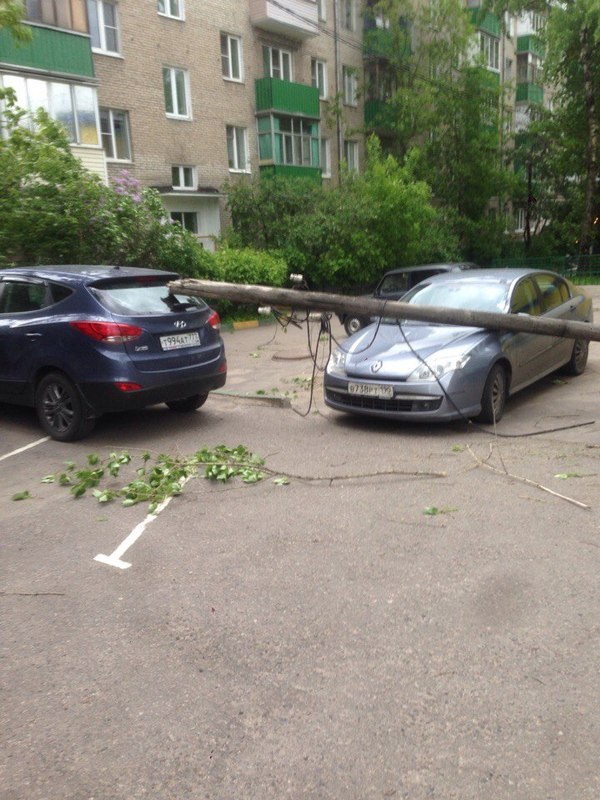 Что такое повезло и не повезло - на одной фотке - Ураган, Москва, Авто, Столб, Везение, Не повезло