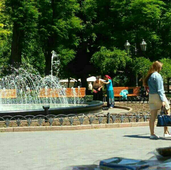 The gypsy decided to take a bath in the city center - My, Gypsies, , Odessa, The culture, Fountain, Longpost, 