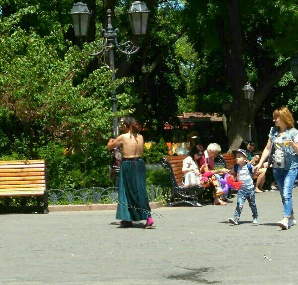 The gypsy decided to take a bath in the city center - My, Gypsies, , Odessa, The culture, Fountain, Longpost, 