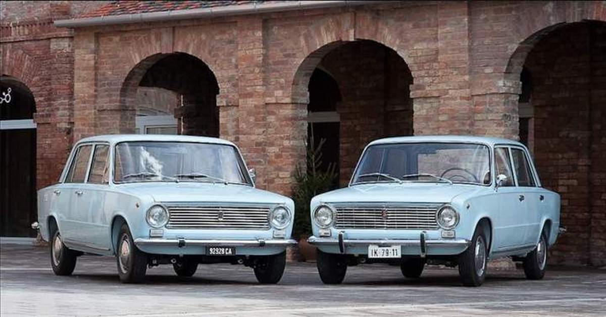 2101 какая машина. Fiat 124 и копейка. Фиат 124 и ВАЗ 2101. Жигули Фиат 124. VAZ 2101 vs Fiat 124.