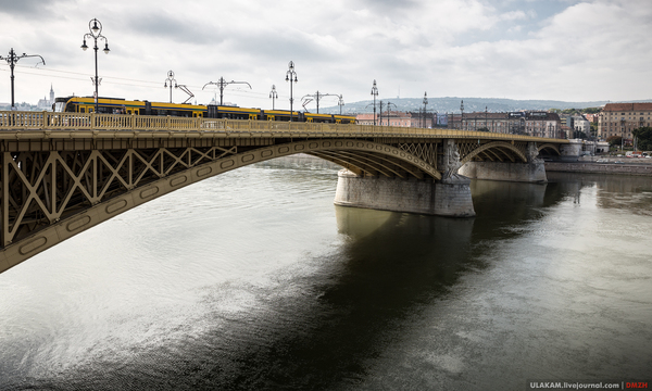 Yellow sausage. - My, Bridge, River, Tram, Danube, Budapest, Sky, Clouds, Shadow