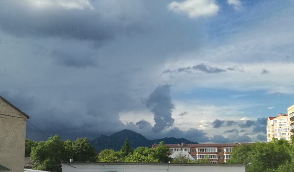 Showers in places, sunny in places - My, Weather, Sky, Beshtau, Caucasian Mineral Waters