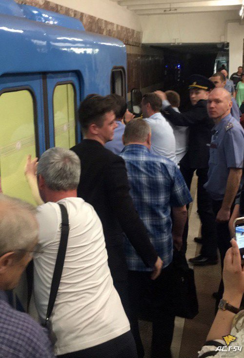 In Novosibirsk, passengers had to push the subway train to leave - Novosibirsk, Metro, news