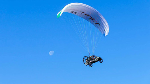 A car flew in the sky over the English Channel - Flying car, English Channel, Buggy, Inventions, Flight, news