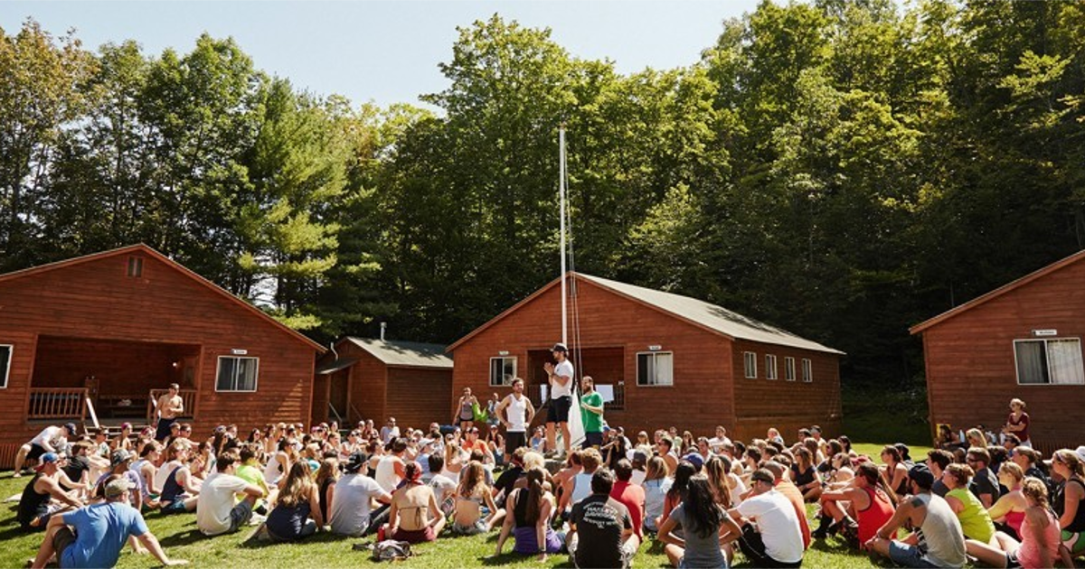 Summer camp is. Summer Camp лагерь. Детский лагерь в США best Camp. Загородный лагерь. Дети в американском лагере.