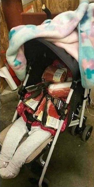 A child was sleeping peacefully in the stroller of a suspicious customer - Stroller, , Theft