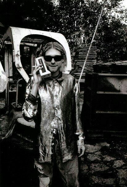 Kurt Cobain and his mobile phone, 1993 - Story, Kurt Cobain