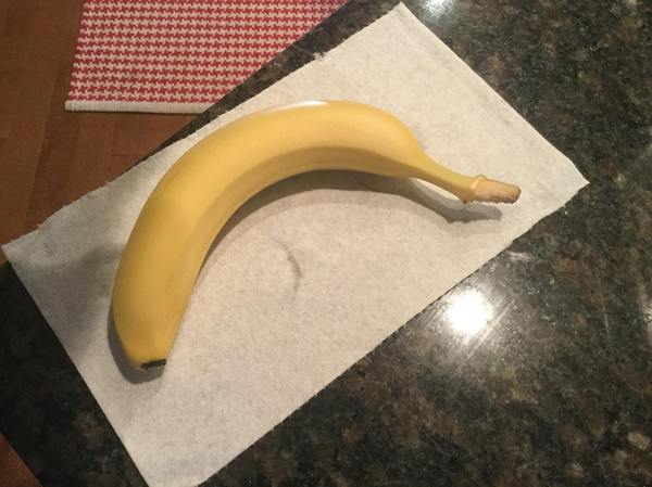 The banana I ate is pure yellow with no spots. - Banana, beauty