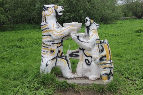 Vandals turned polar bears into tigers in Inta - Street artists, Polar bear