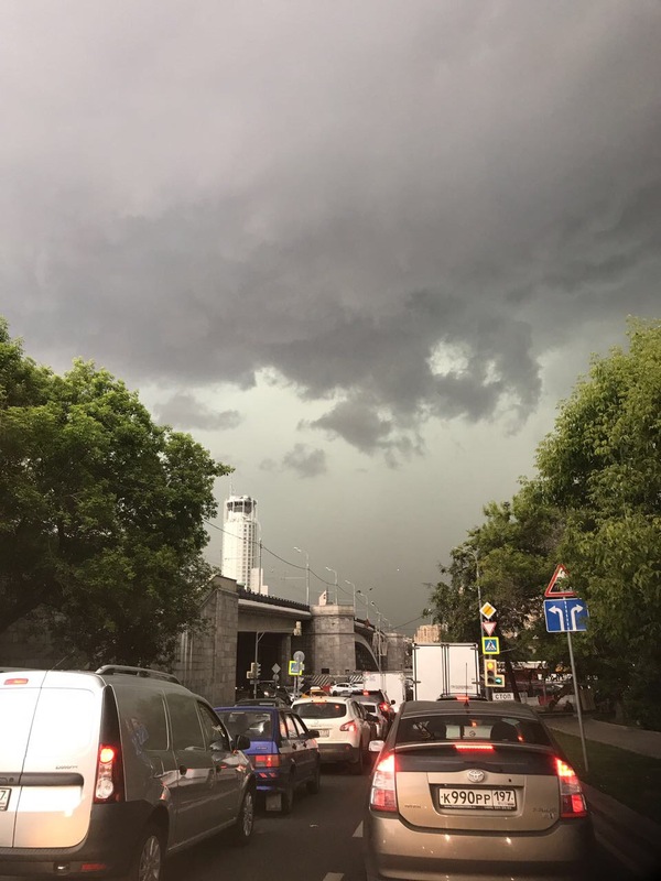 Гроза в москве сейчас видео. Гроза в Москве. Гроза в Москве сейчас. Гроза в Москве вчера. Гроза апокалипсис.