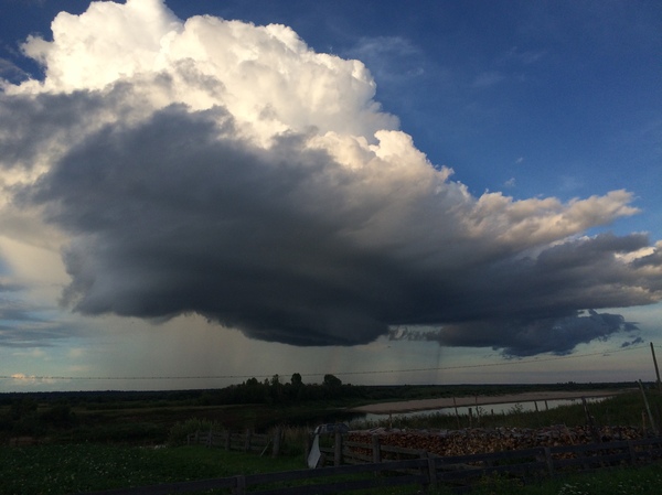 A small thundercloud in a village above the Northern Dvina - My, The photo, Village, The clouds, Rain, Thunderstorm, Northern dvina