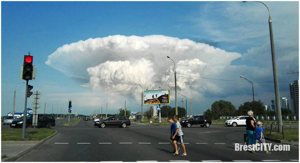 A nuclear cloud was noticed in the sky over Brest. - Brest, Nuclear, Clouds