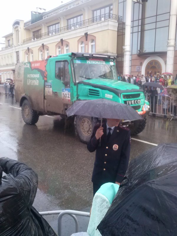 Слышу рев моторов, посмотрел в окно и дошло. Ралли шелковый путь в городе! Доехал до залива и немного снял. - Моё, Чебоксары, Ралли, Первый этап, Длиннопост