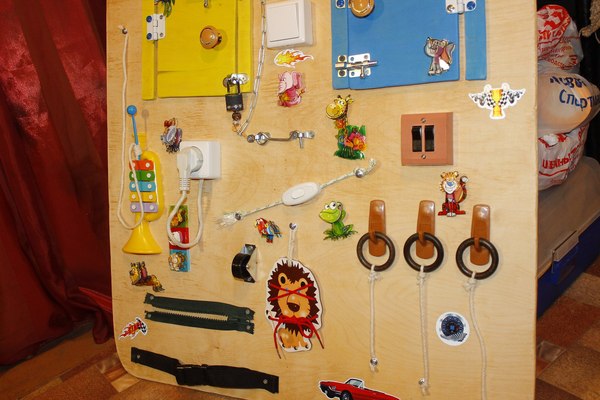 Развивающая доска или бизиборд своими руками Рукожоп, Рукоделие, Своими руками, Ручная работа, Бизиборд, Развивающие игрушки, Развивающее, Мантесори