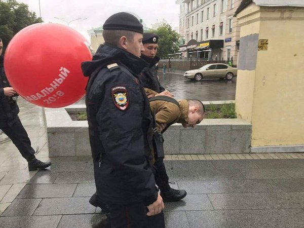 Fire on headquarters: the authorities decided to take extreme measures against Navalny - Alexey Navalny, Elections, Opposition, Politics, Rally, Power, Longpost