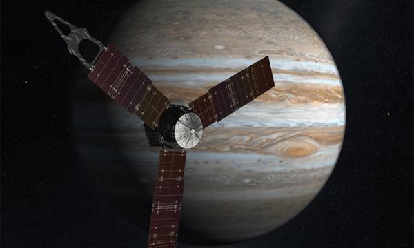 Зонд Juno начал передачу данных о Большом красном пятне Юпитера