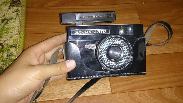 I found my mother's old camera here at home. Connoisseurs and pikabushniks, tell me, is it still possible for them to take pictures or is this already a rarity? - My, , , Camera, Question