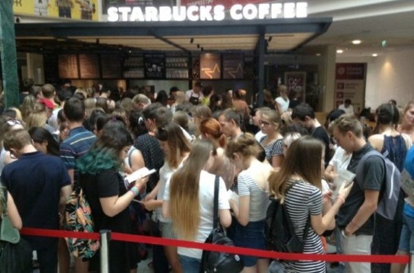 Starbucks opening in Kazan: a thousand Kazan citizens spent several hours in line for coffee - Starbucks, Coffee, Queue, Video