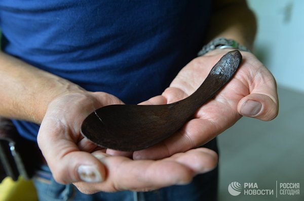 In Belarus, they found a spoon that is older than the mask of Tutankhamun: - Republic of Belarus, Artifact, A spoon