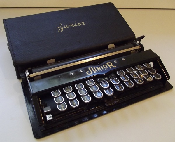 Bennett - the smallest typewriter - Story, Retro, History of things, Video, Longpost