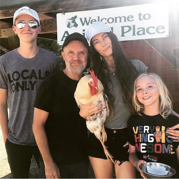 Ларс Ульрих с женой и сыновьями.