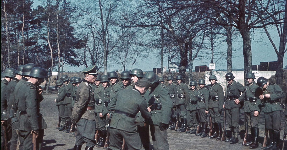 Перед сс. Солдаты 2 рейха. Немецкая армия Вермахт. Солдат СС Вермахт в цвете. Немецкая армия Вермахт новобранцы.