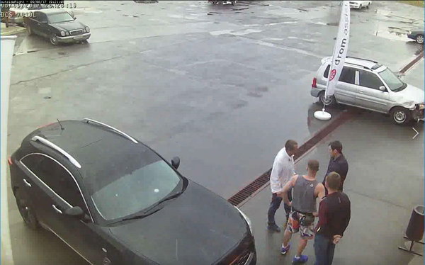 “I almost took it for two million”: the buyer of the stolen Lexus started a fight in the auto center - Lexus, car showroom, Vin, Novosibirsk, Video, Longpost, Fight