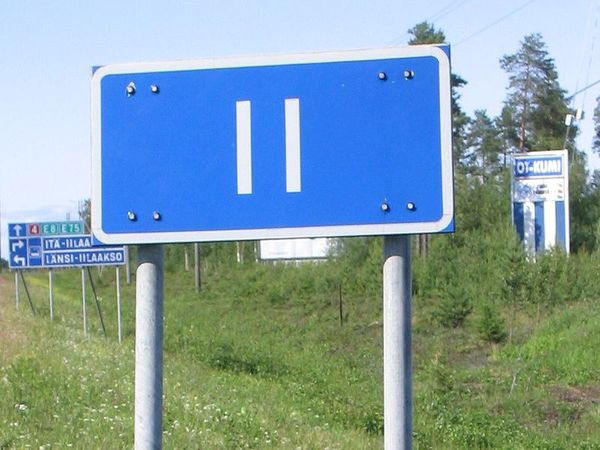 The most parallel region in the world - Road sign, Finland