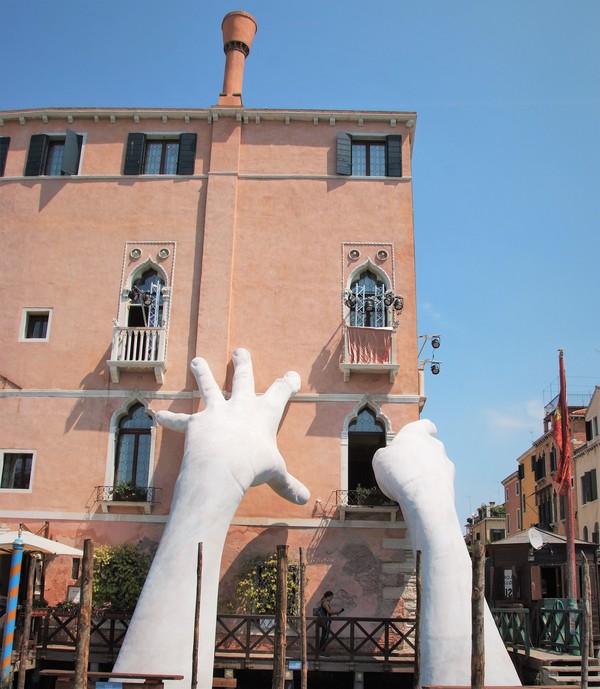 Feel like Gulliver. - My, Venice, Biennale, Hand