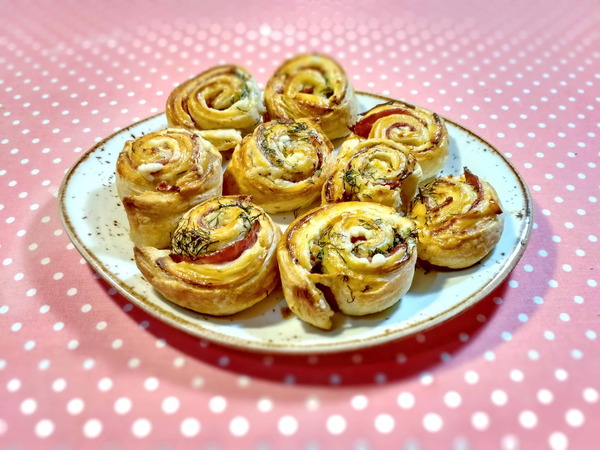 Puff rolls with ham and cheese. - My, Recipe, Video recipe, Photorecept, Snack, Roll, Puff pastry, Bakery products, Longpost, Video