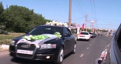 Brazen wedding procession almost made 2 accidents in the oncoming lane - Pyatigorsk, Tuple, Crash