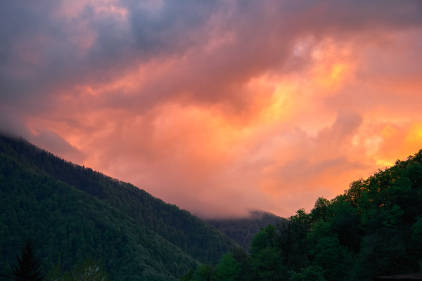 Просто закат на Кавказе. Всем приятного вечера!
