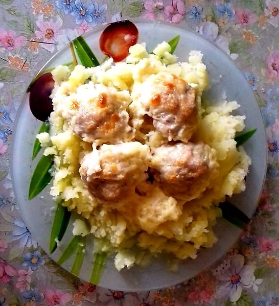 Chicken balls in creamy sauce - My, , Yummy, Saturday, Meatballs