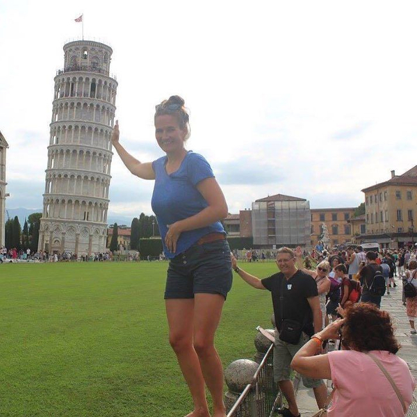 I will support the girl so that she supports the tower - Leaning tower of pisa, Girls, Support