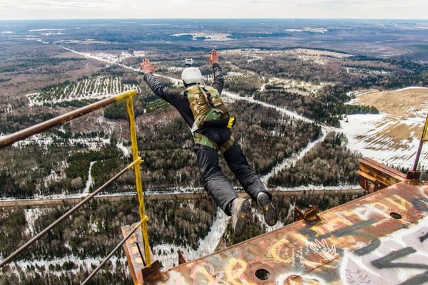 Ural base jumper breaks world record for skydiving at low altitude - , Ural, E1, Copy-paste, Video