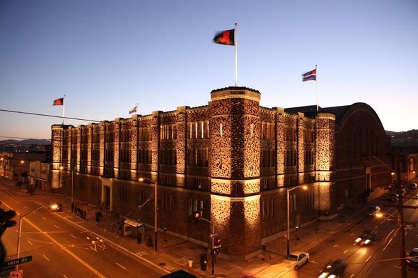 San Francisco National Guard Armory - , Kink