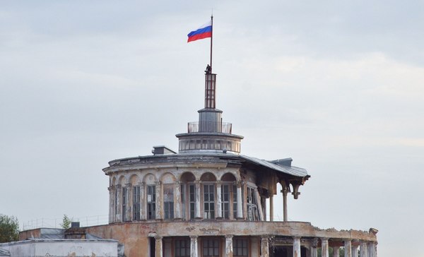 Flag Day of the Russian Federation or an allegory for the situation in the country? - Tver, River Station, Flag, Patriotism, Collapse, Officials, Freaks, Russia